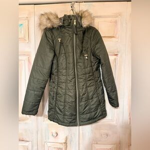 Like New New Directions Women's Olive Green Quilted Jacket with Faux Fur Hood
